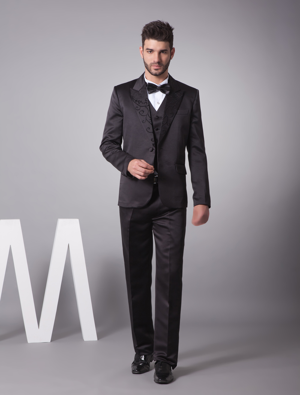 Black-Wrosted-Lace-Embroidery-Men-s-Wedding-Suit