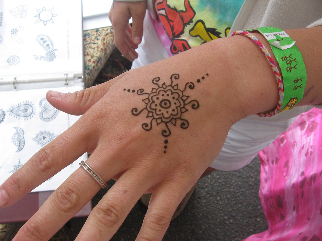 Design from Darcy Vasudev's henna book