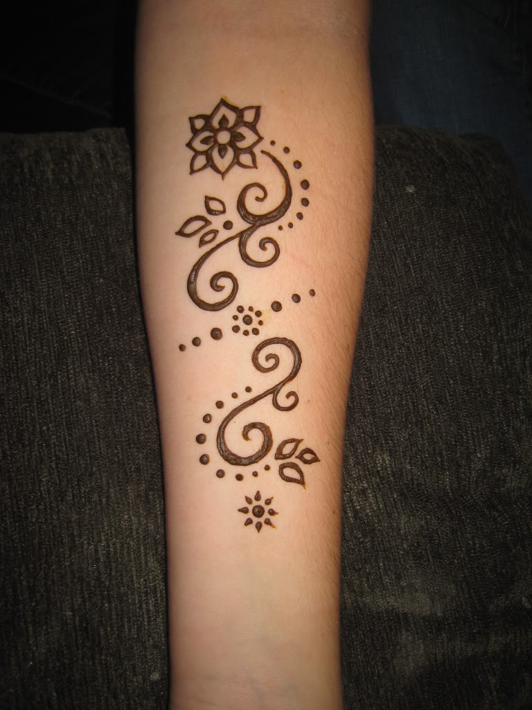 Henna-simple-designs-hand