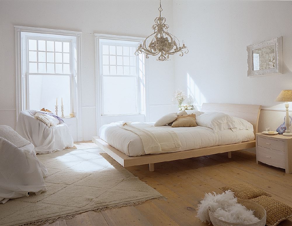 Romantic atmosphere for Domino bed