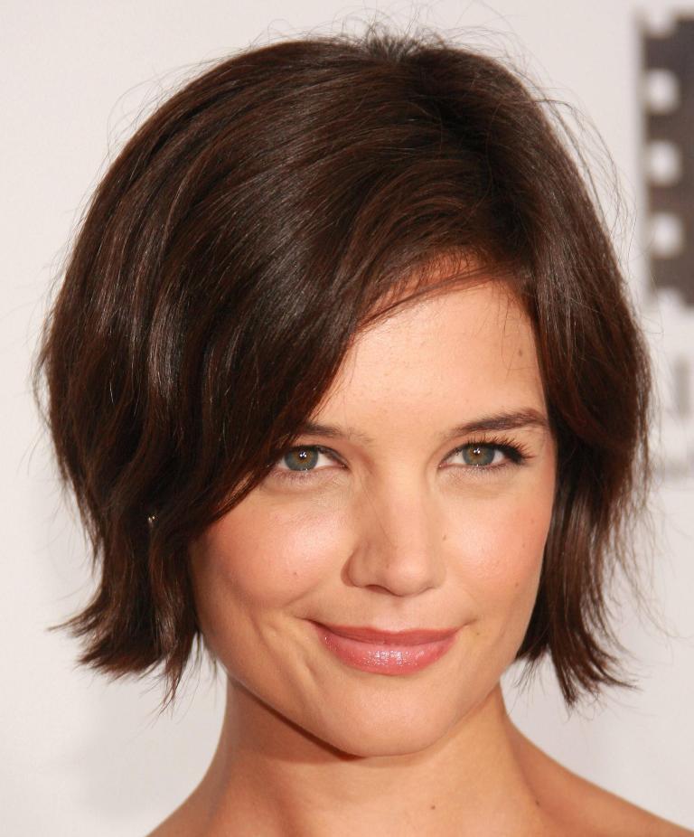 Short-Hairstyles-For-Round-Face-Black