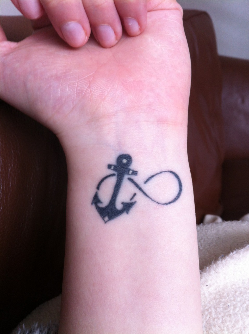 Simple-Anchor-Wrist-Tattoos_Simple-Anchor-Wrist-Tattoos