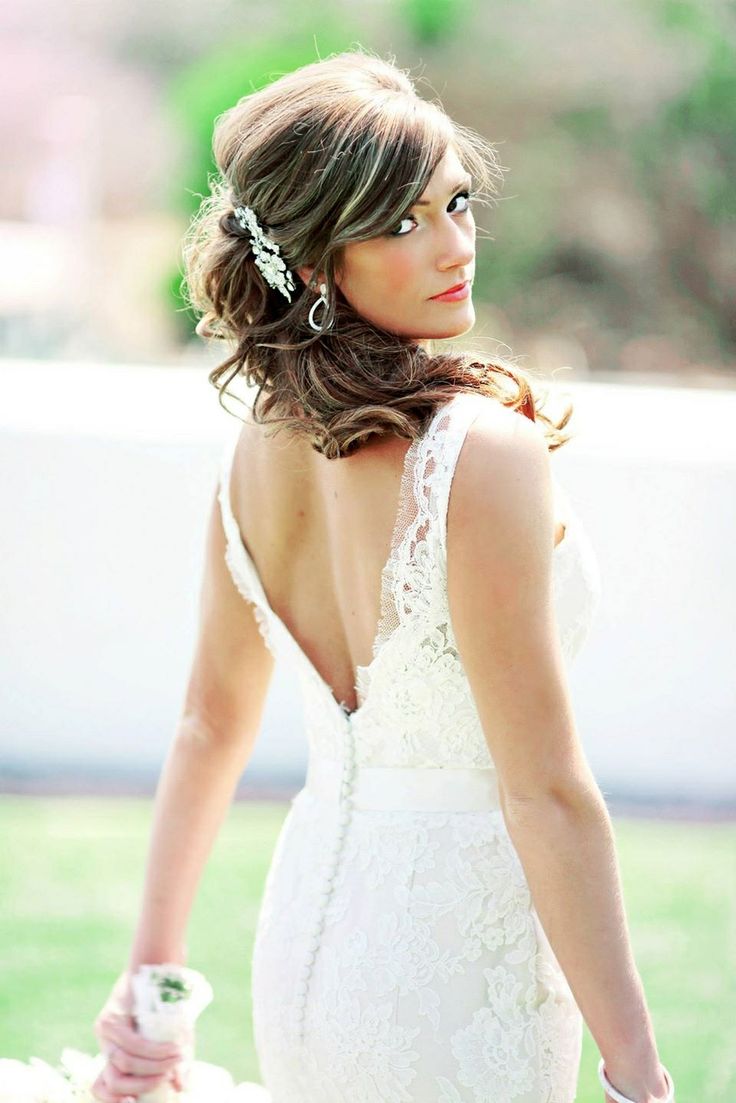 Stunning bride backless wedding dress gorgeous hair