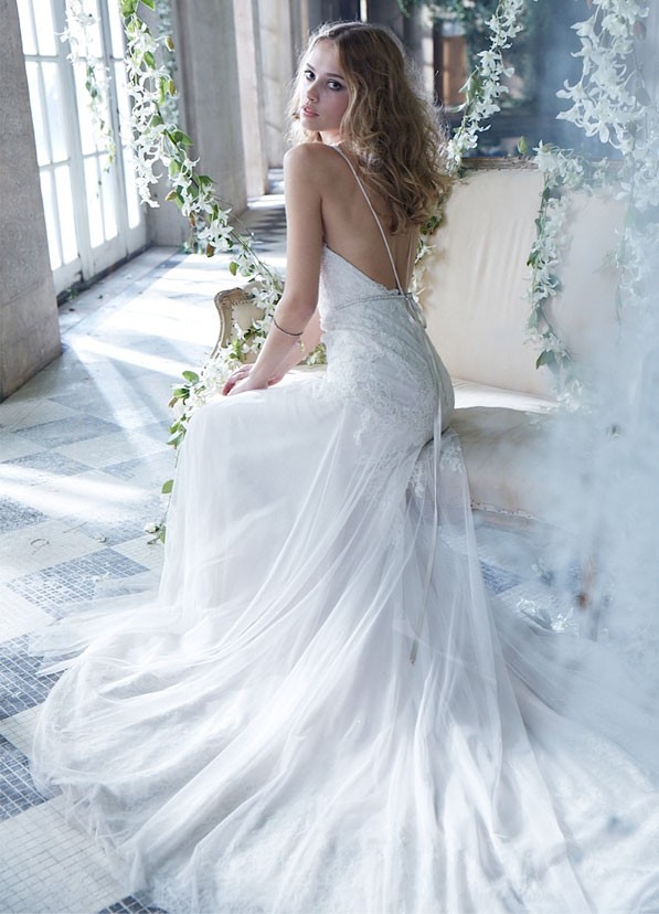 V-neck Backless Lace Wedding Dress