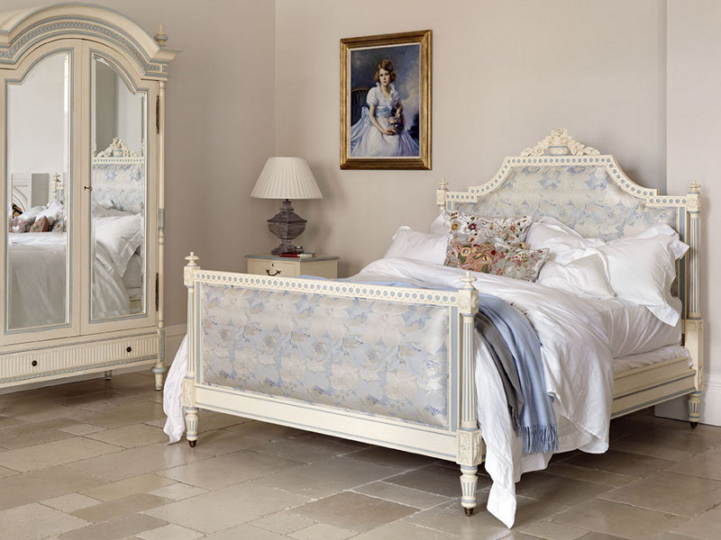 White-Romantic-Bedroom-Designs