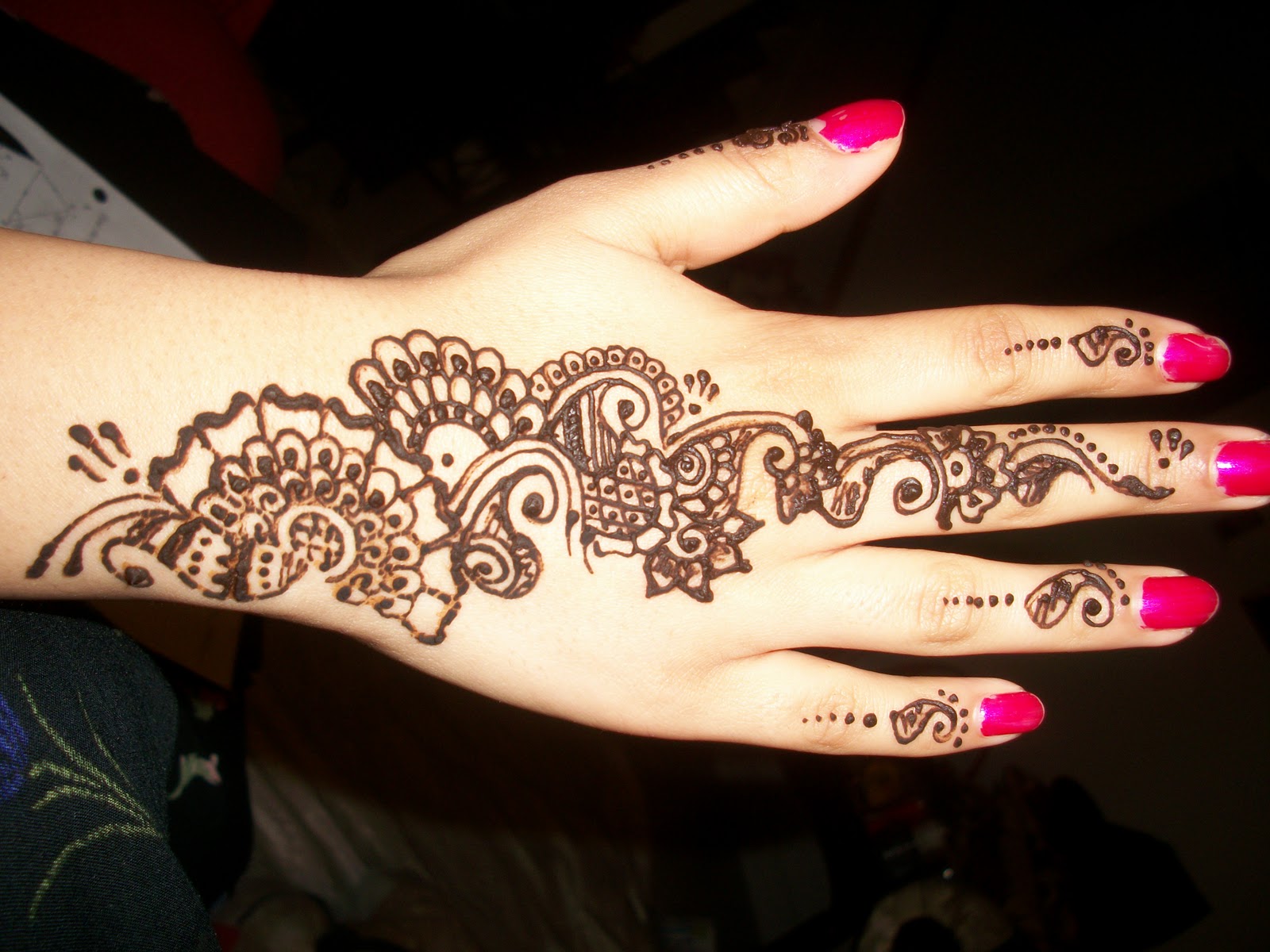 arabic-henna-tattoo-on-hand