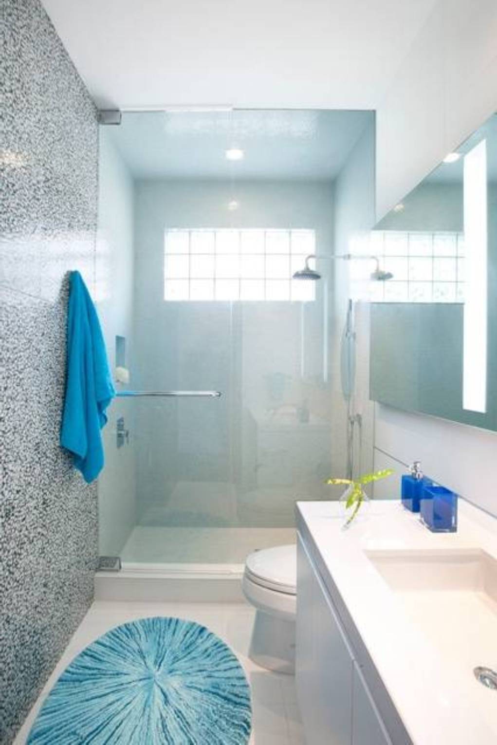 bathroom-contempo-small-bathroom-with-white-color-scheme-ideas-and-full-shower-stall-door-design-also-nice-mosaic-bathroom-accent-wall-cool-ideas-about-designing-small-bathrooms-with-photo-gallery