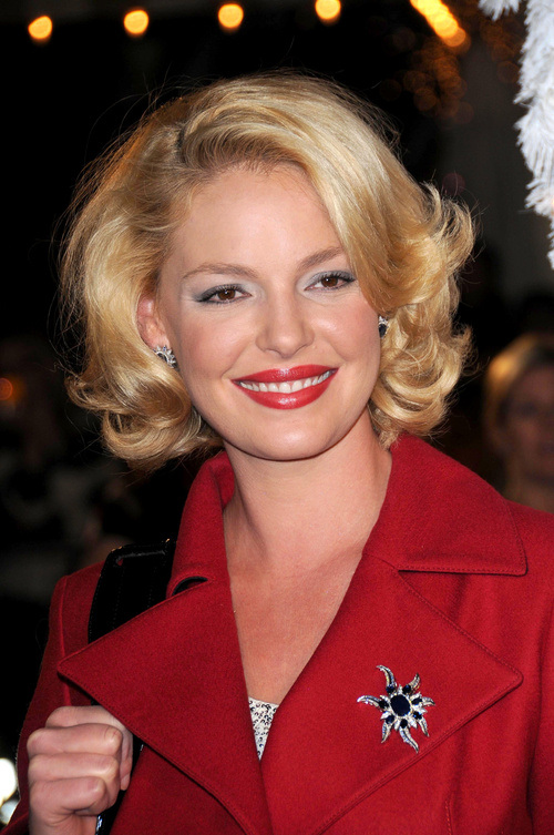 chic-bob-hairstyle-with-curls-at-the-ends