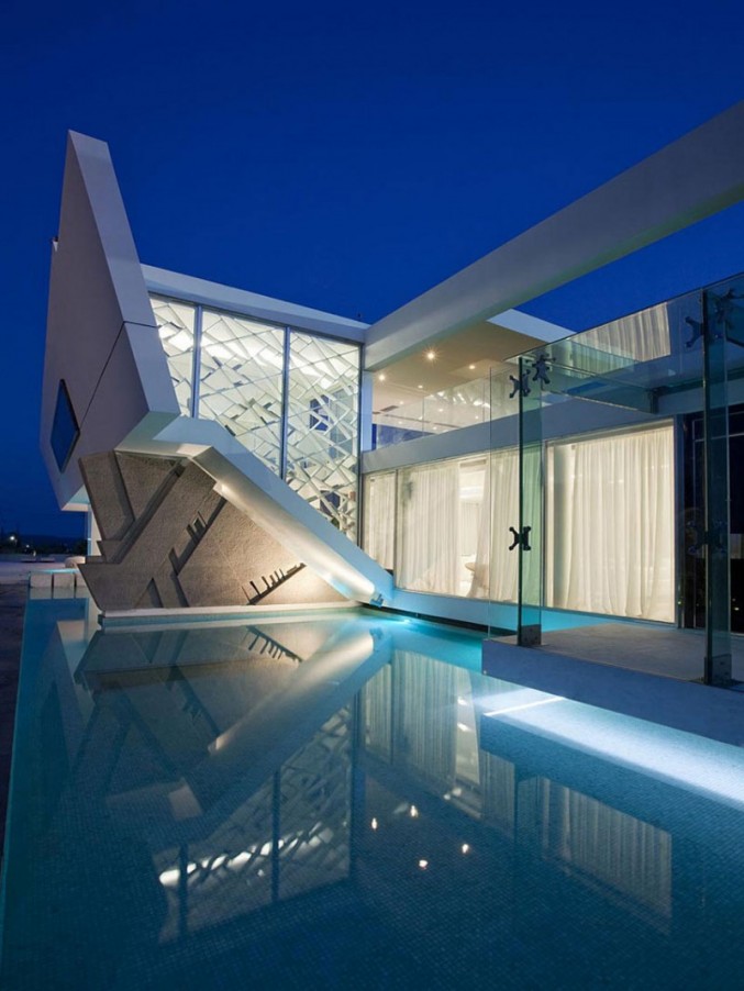 cool-pool-area-with-awesome-lighting-design-at-wonderful-house-architecture