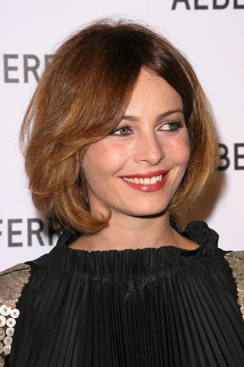 cute-short-hairstyle-for-bob-with-elongated-bangs