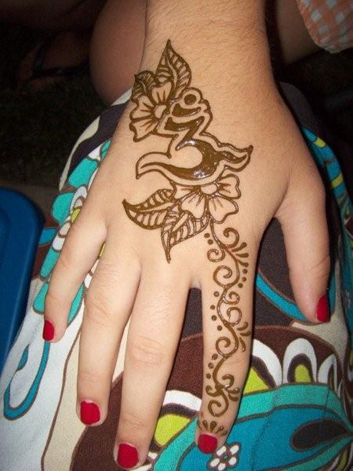 easy-henna-tattoo-hand-photo