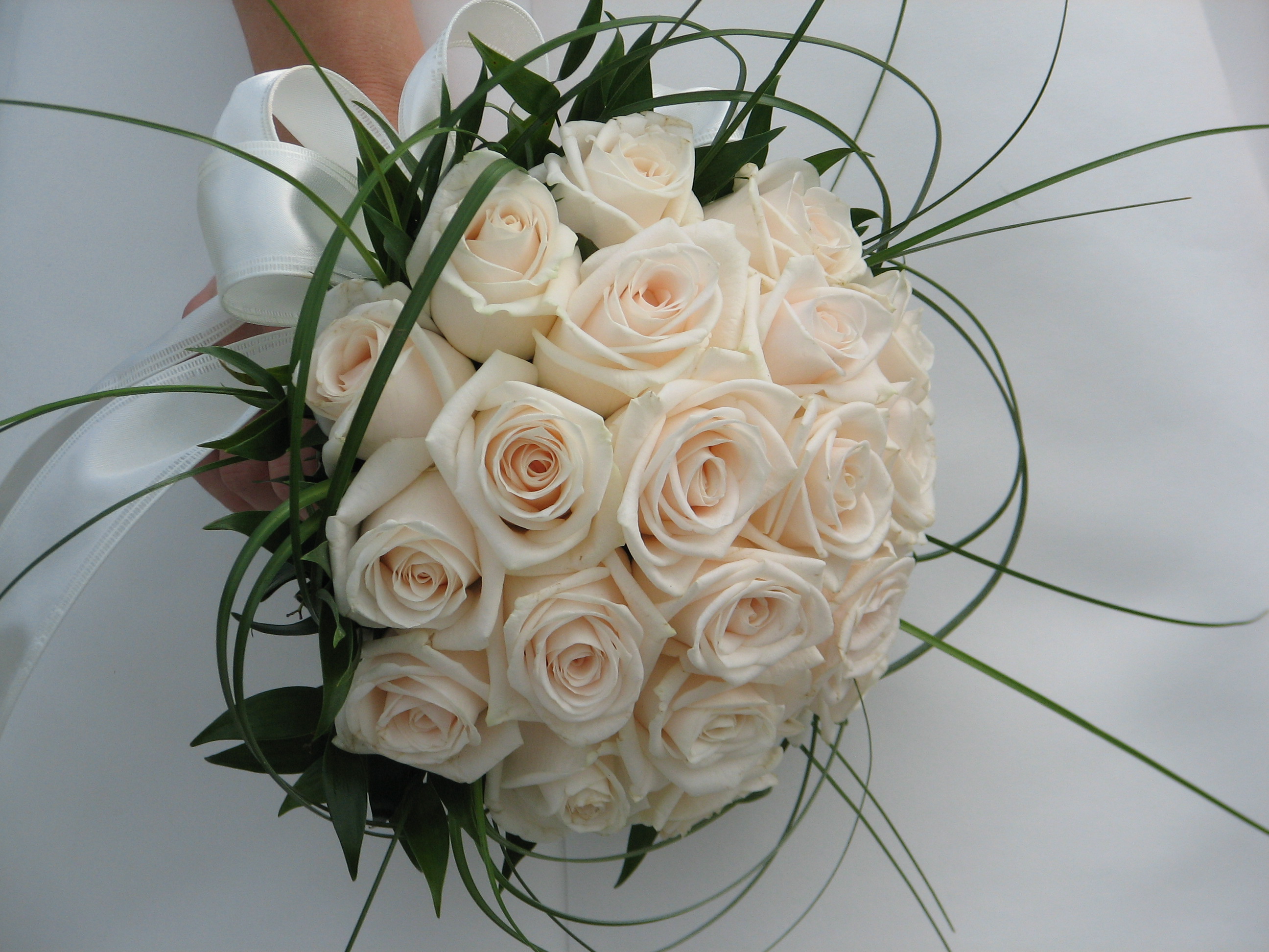 ivory-roses-wedding-flowers