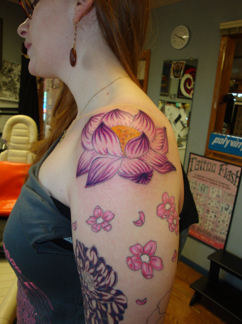 lovely-lotus-tattoo-on-shoulder-for-girls