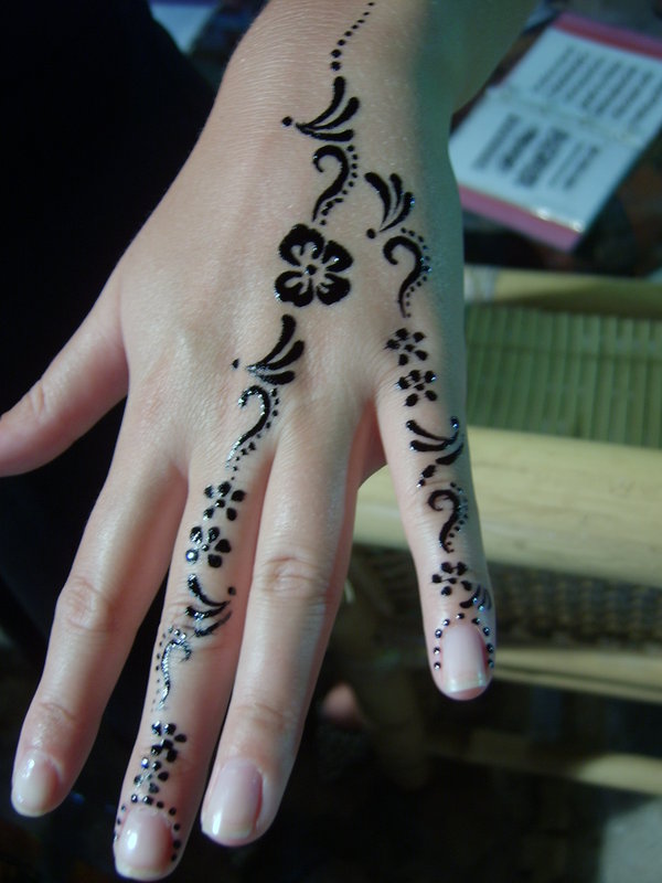 portfolio_henna_tattoo_by_pin_up_postergirl