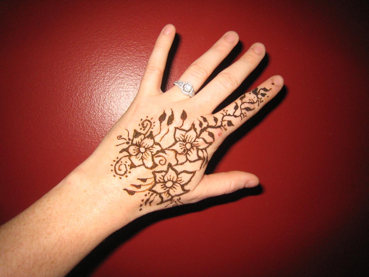 small-henna-tattoo-on-hand