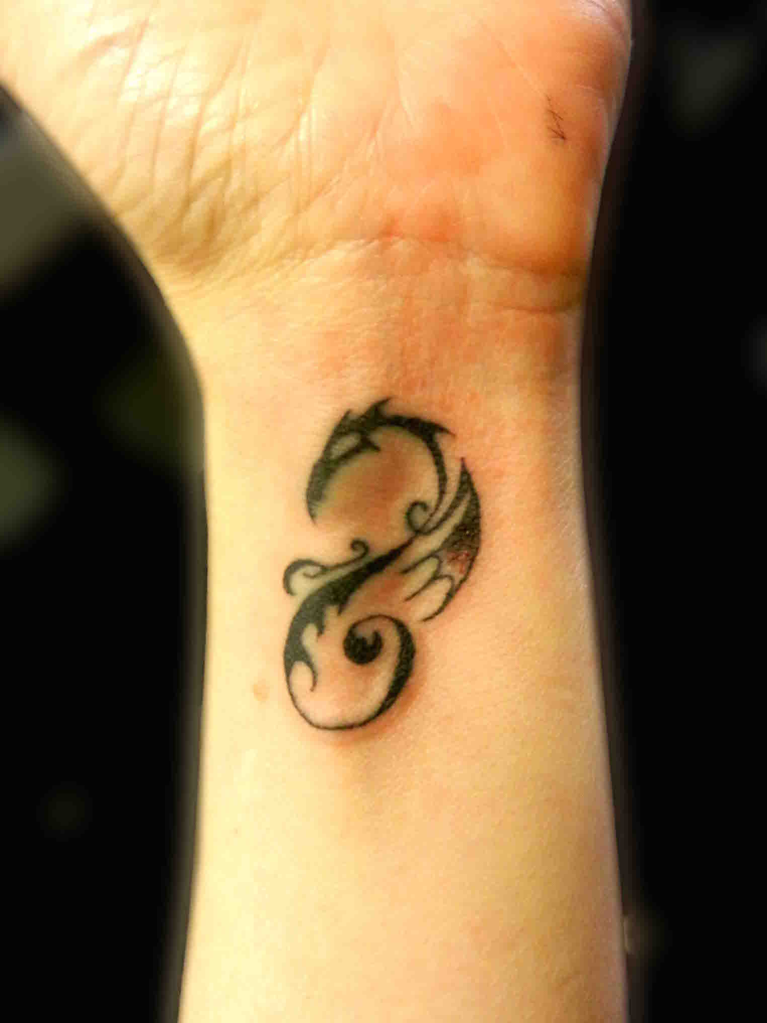 tattoo-truro-dragon-tattoo-tribal-delicate-wrist-small-001