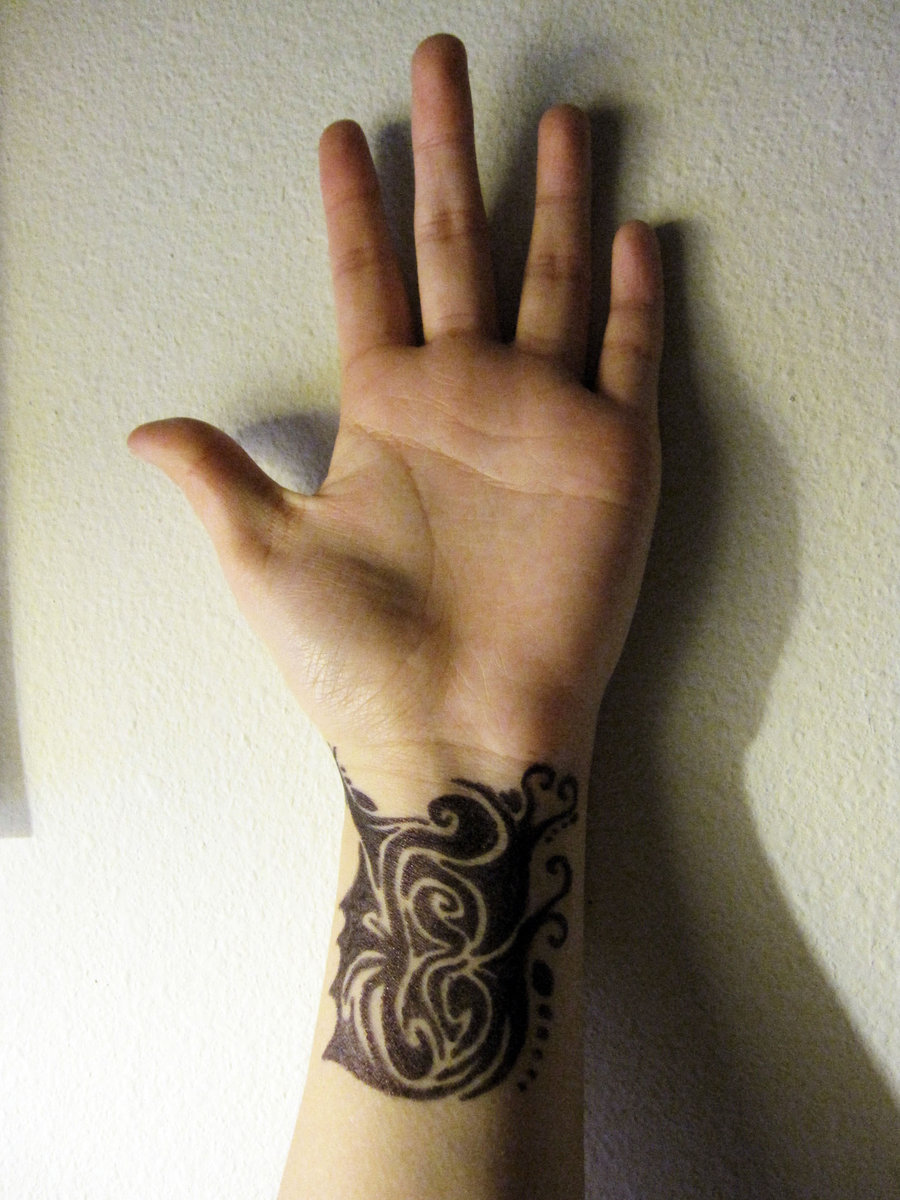 tribal-tattoo-designs-on-wrist