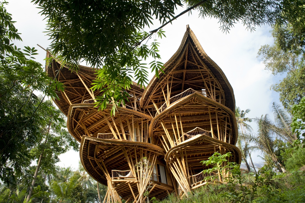 unique-architectural-design-of-the-world-best-tree-houses-that-can-add-the-natural-nuance-inside-make-it-seems-elegant-design-ideas-that-seems-nice