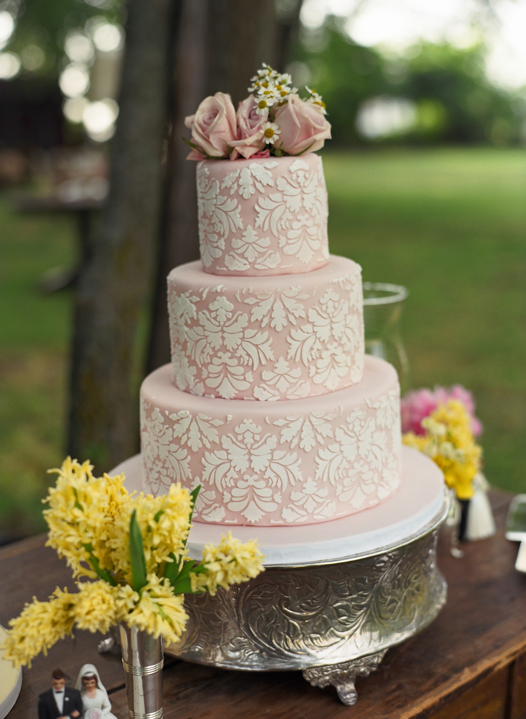 vintage-style-wedding-cake-toppers-inspired-design-2-on-cake-wedding-ideas