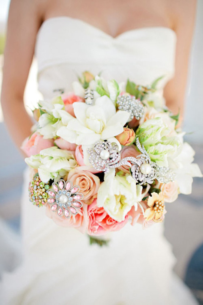 wedding-bouquet-with-roses