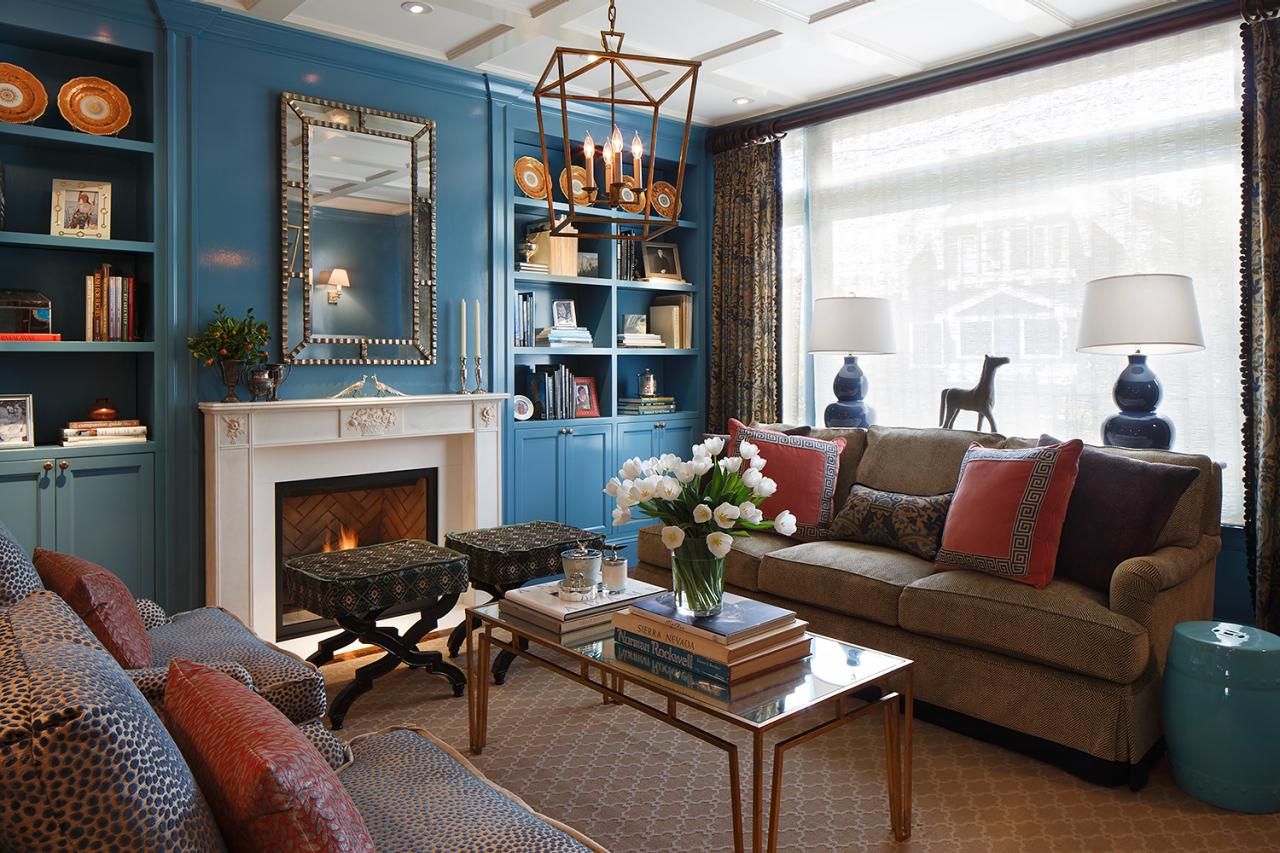Ann-Lowengart_Traditional-With-a-Twist_living-room