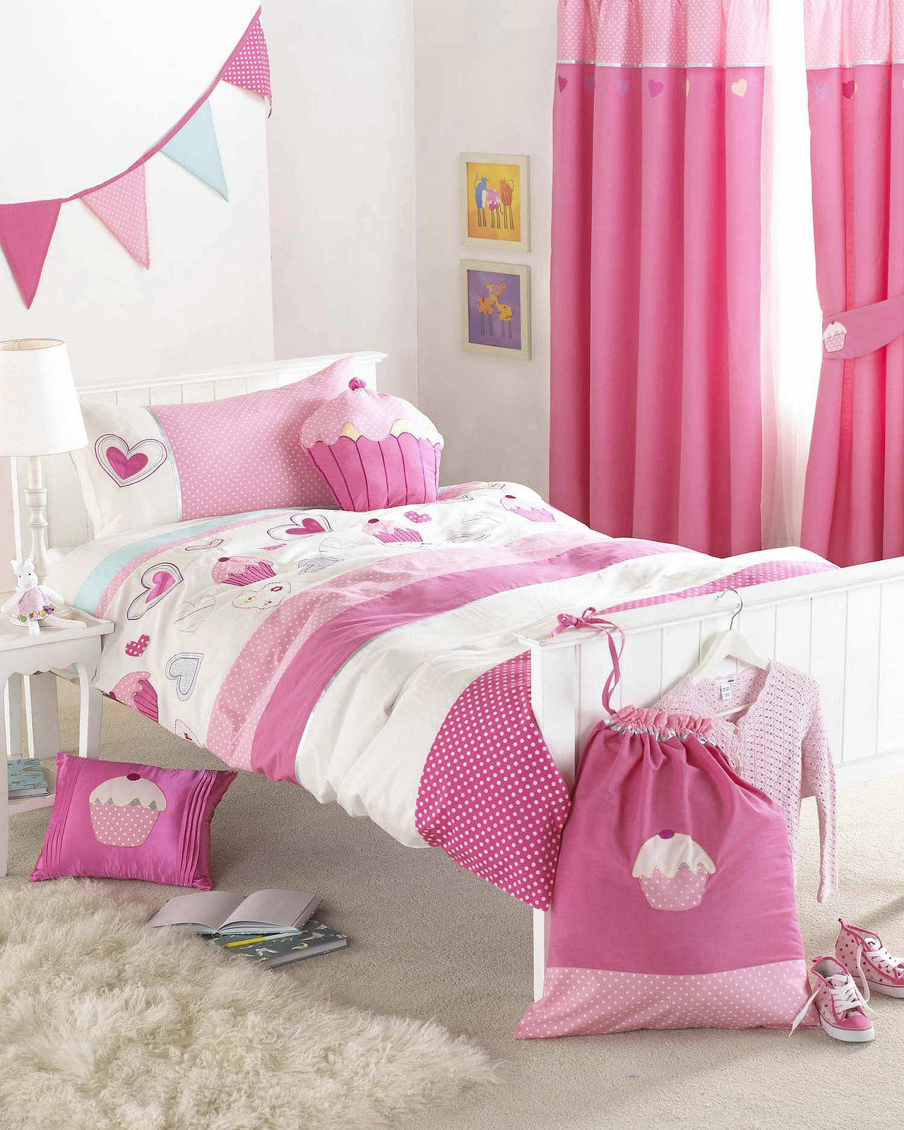 Beautiful Bedroom Ideas For Girl With Pink Curatin And Pillows Keep Your Pillowcase to Skin Health