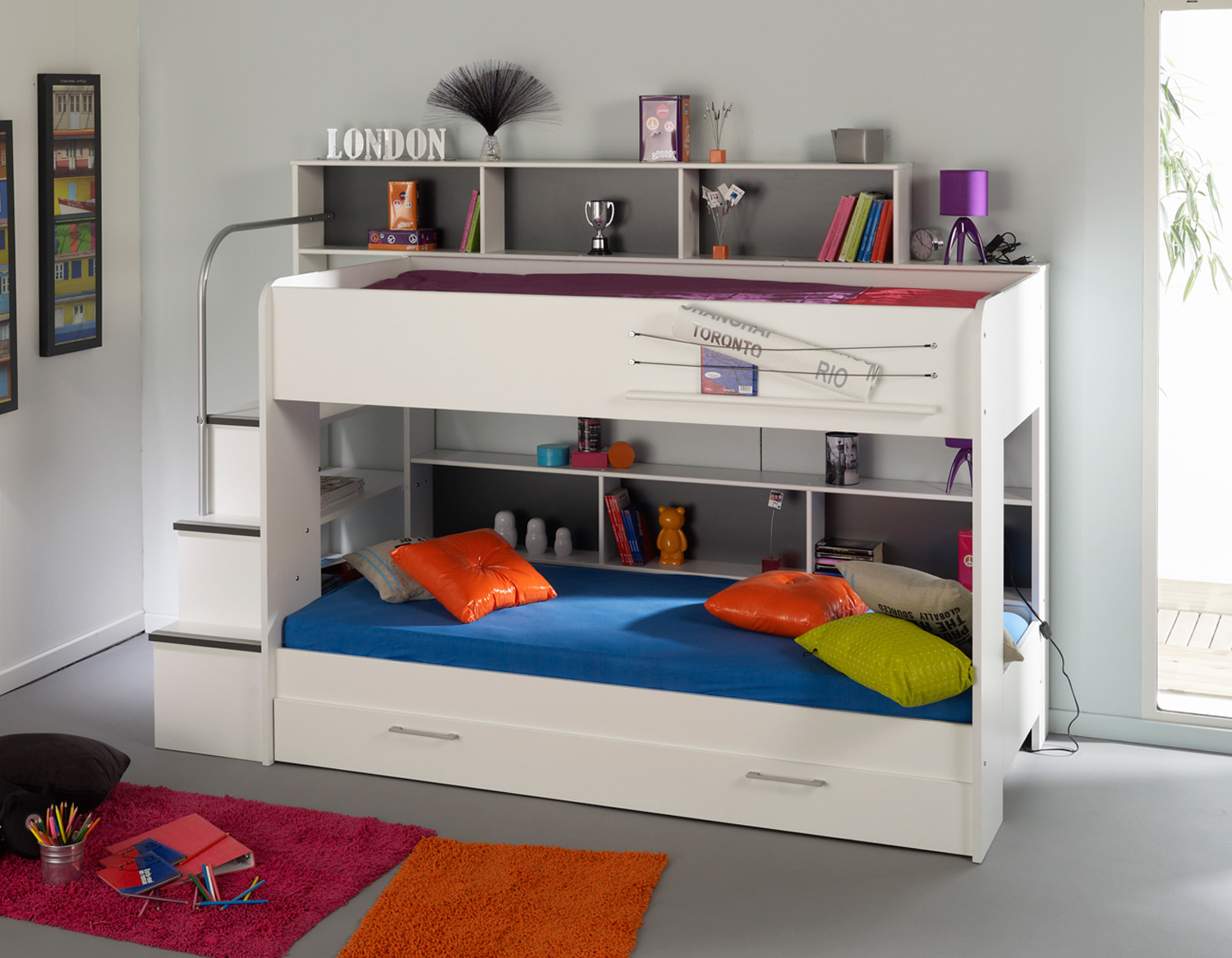 Beautiful-low-white-space-saving-bunk-bed-design-inspiration-with-hidden-drawer-and-bookshelf-above-for-small-kids-room-fascinate-Bunk-Beds-for-small-children-with-a-space-saving-concept