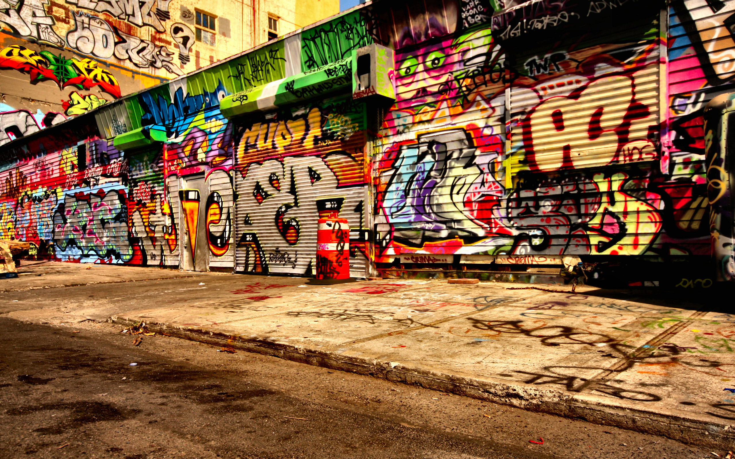 Housing-Fullcolour-Graffiti-Wallpaper