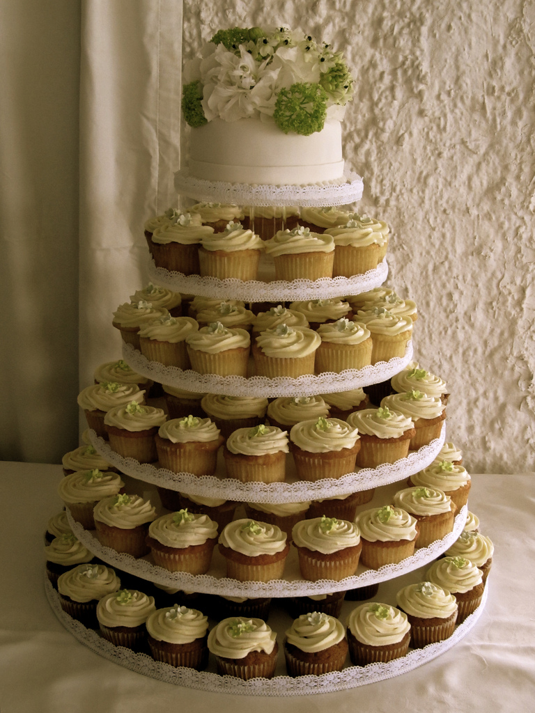 K&M Wedding Cake and Cupcakes