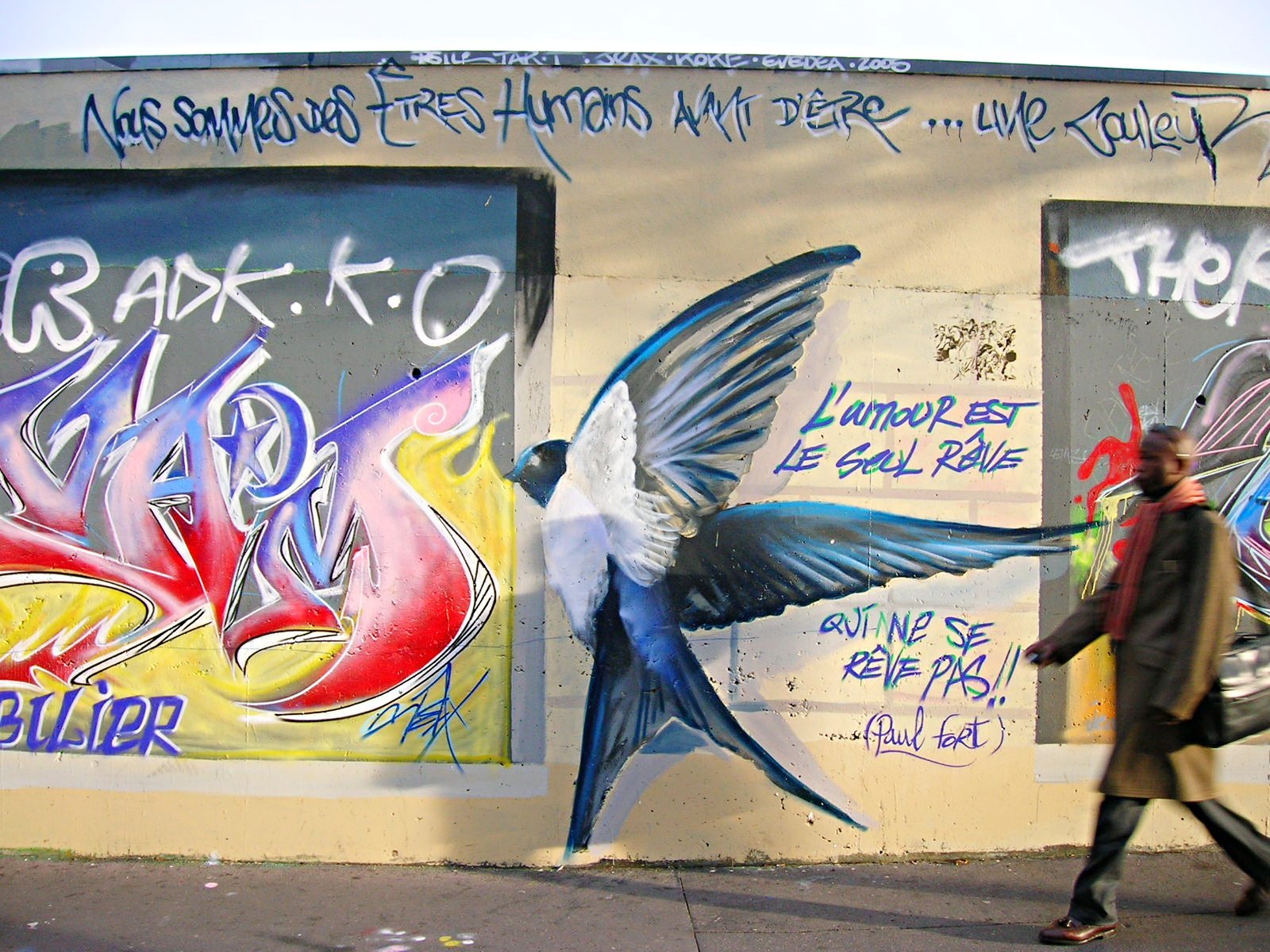 Love 2 Graffiti street Art