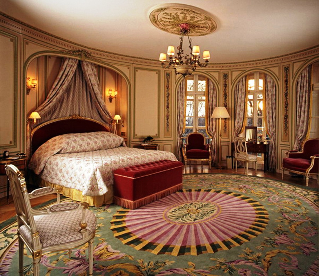 Lovely-Luxurious-Retro-Romantic-Master-Bedroom-Design-Idea