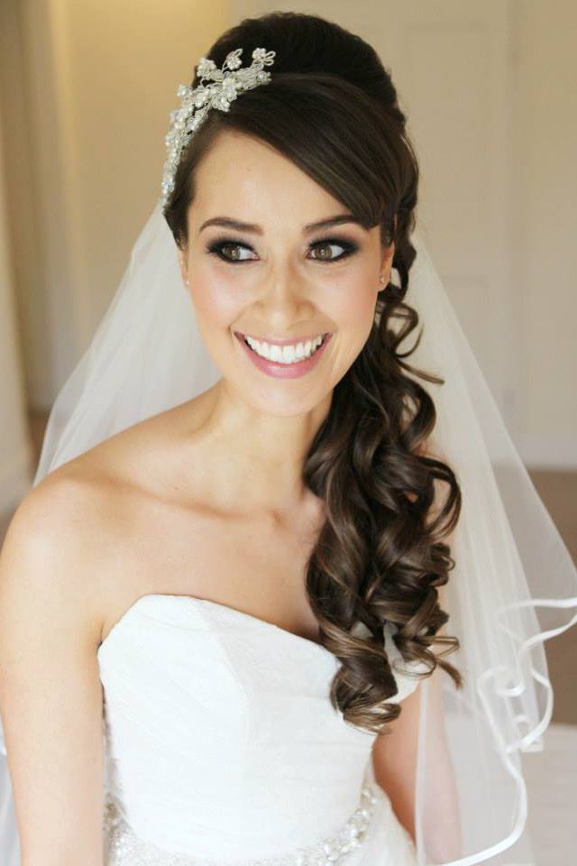 Side-Swept-Bridal-Hair-with-Veil