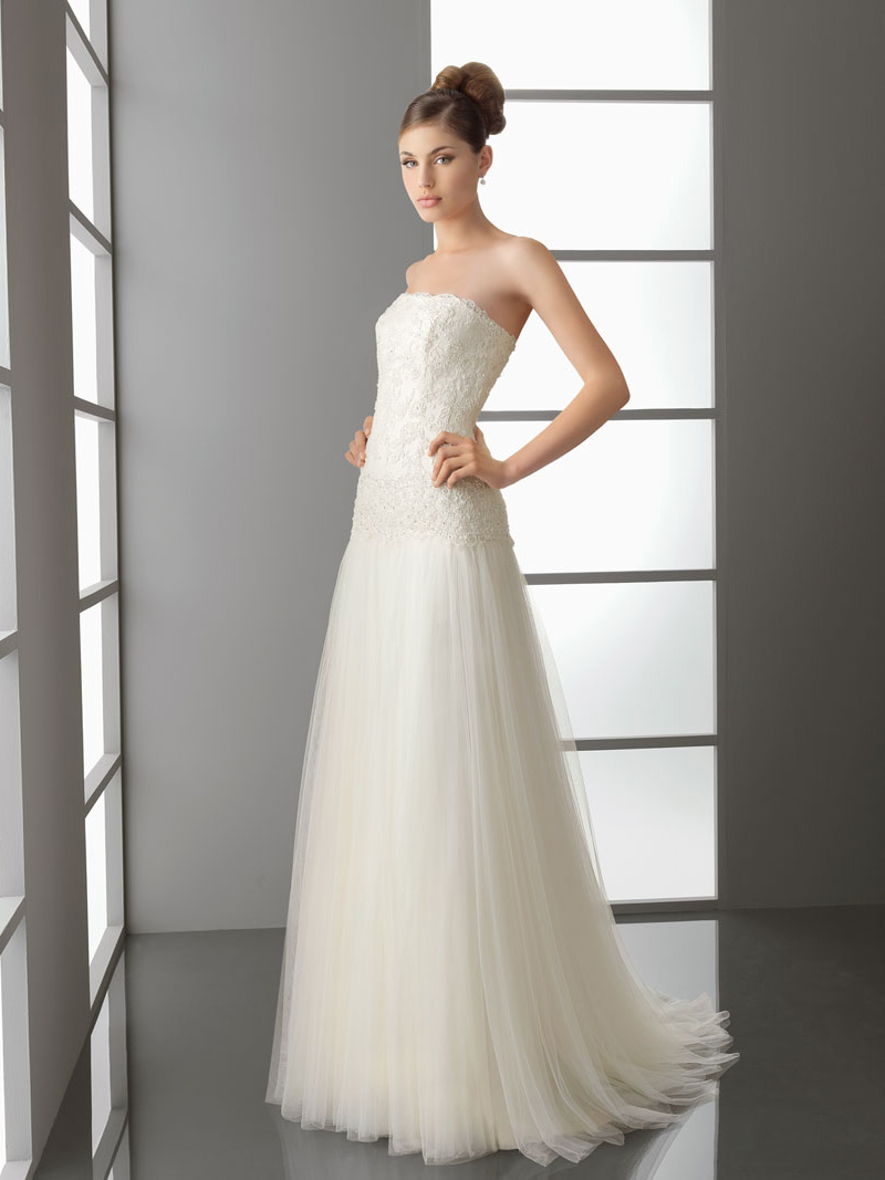Strapless-Line-Simple-Wedding-Dress