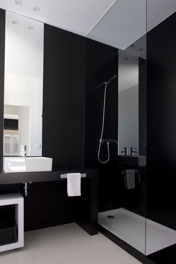 black-and-white-bathroom-decorations