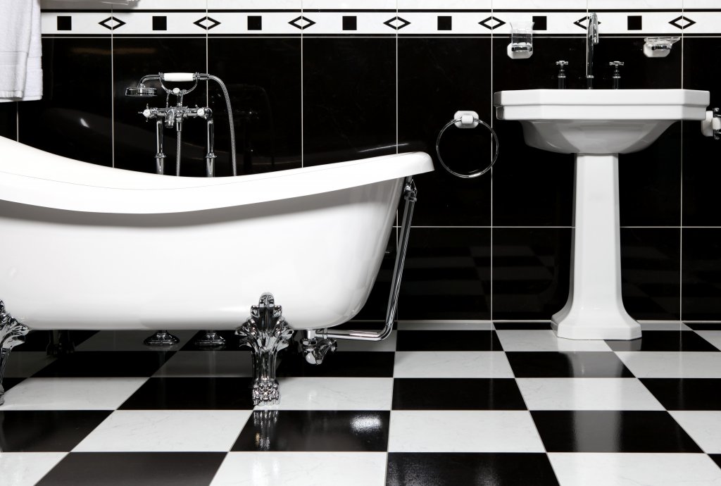 black-and-white-bathroom-floor-ideas-black