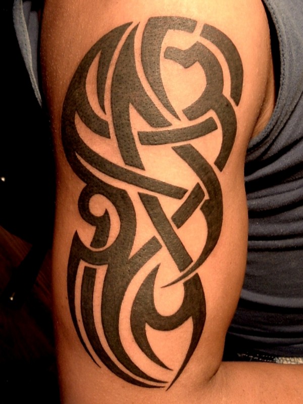 Tattoos for men are Men Celtic tattoo designs , tattoo signs of the zodiac for men, Men symbols tattoos and Men tribal tattoo patterns. Featuring snakes tattoos, birds tattoos, wolves tattoo designs and tigers tattoo designs as well as dragons tattoo designs.