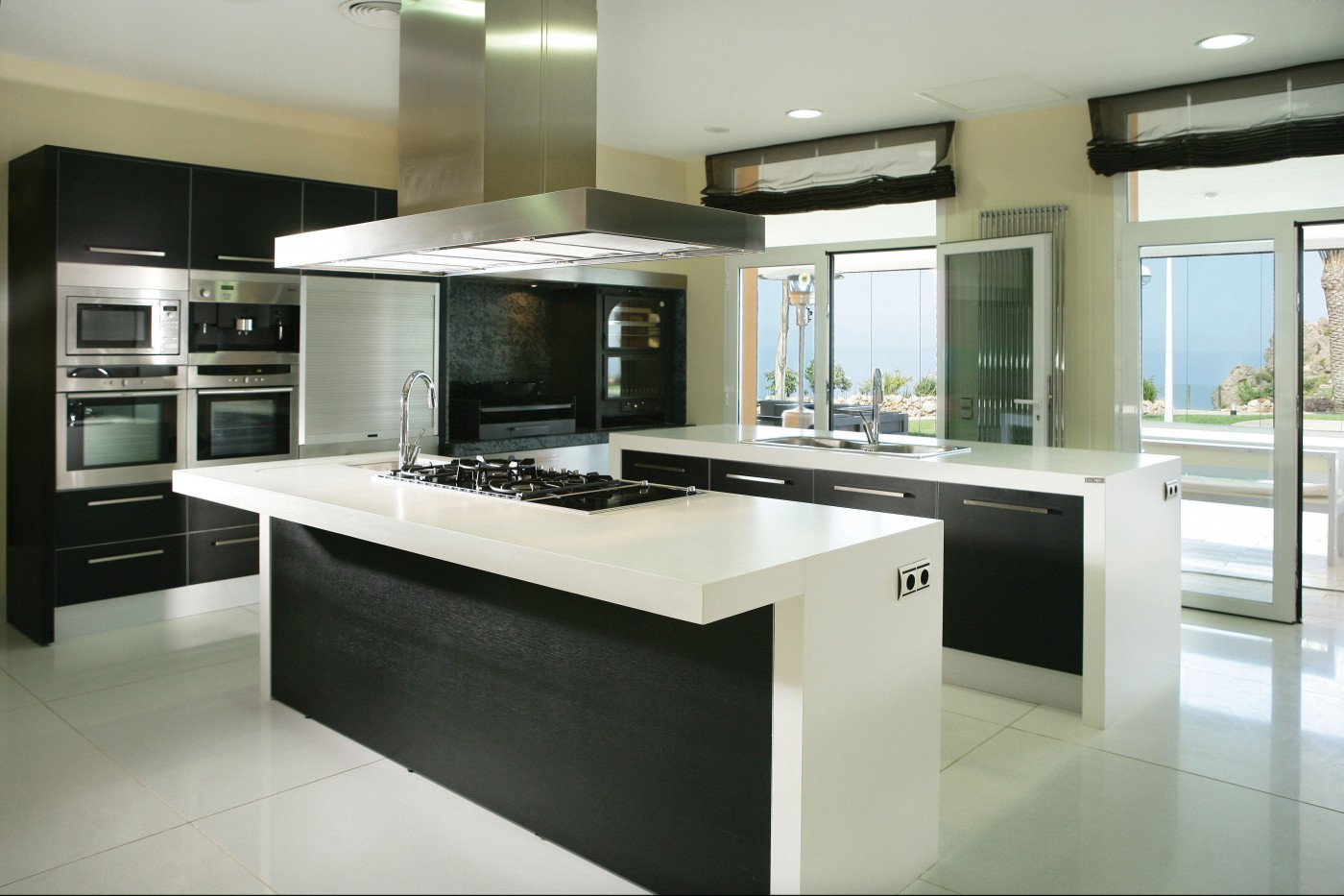 elegant-black-and-white-kitchen-design-ideas-contemporary-black