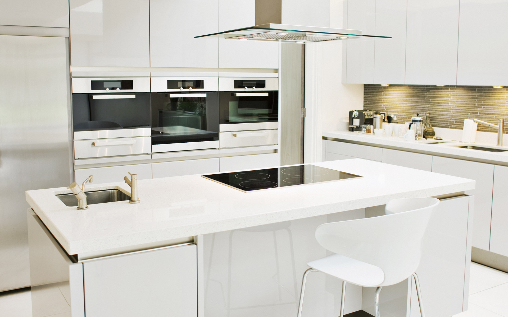 new-contemporary-white-kitchen-with-white-themed-kitchen-with-modern-style-of-interior-with-white