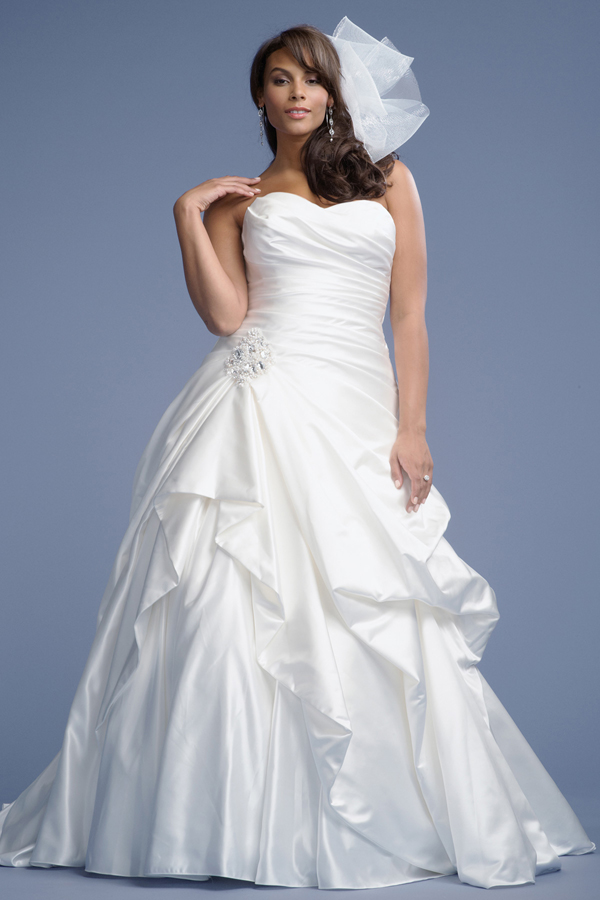 pick-up_plus_size_satin_ball_gown_strapless_wedding_dress