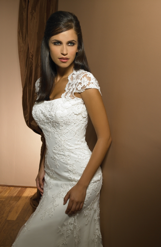simple-lace-wedding-dress