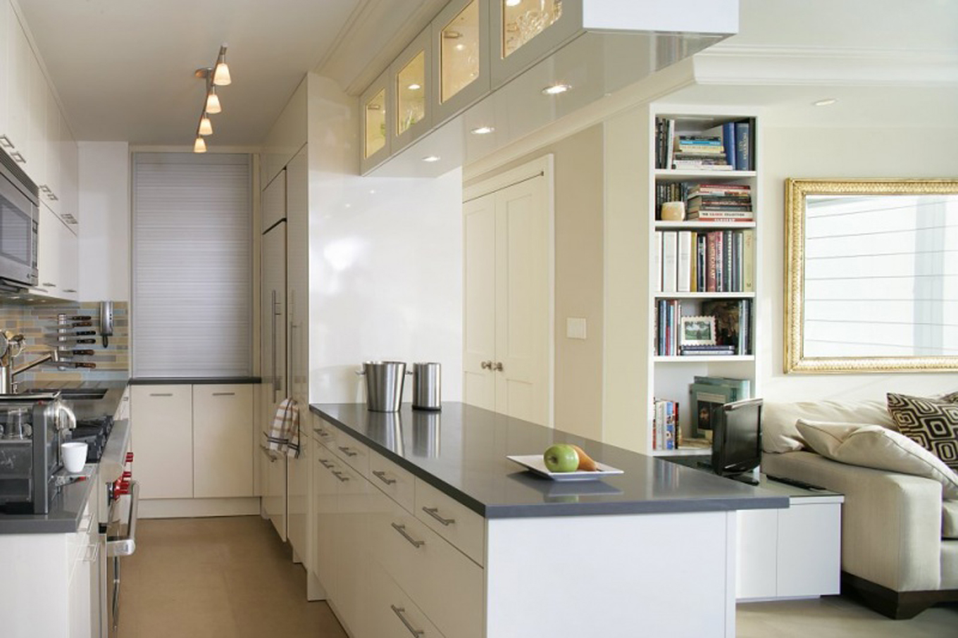 small-kitchen-design-white-and-beatiful
