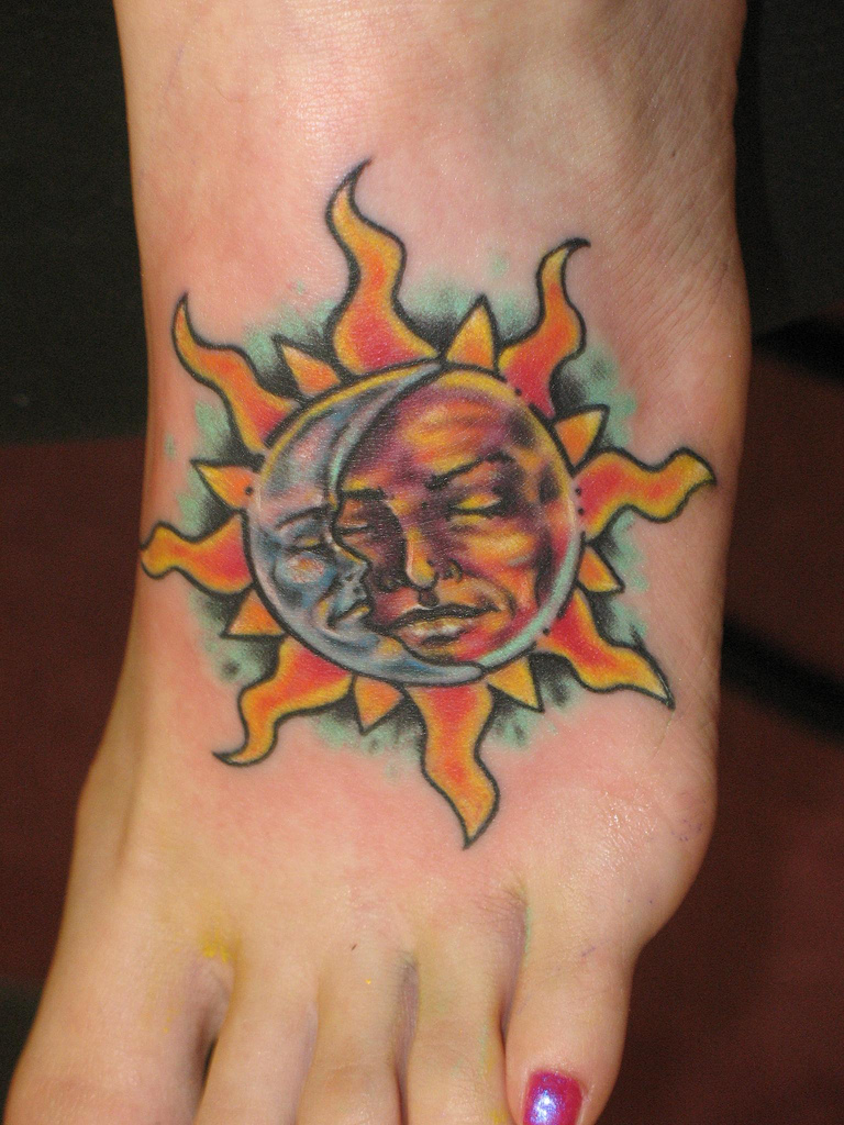 sun vs moon Tattos