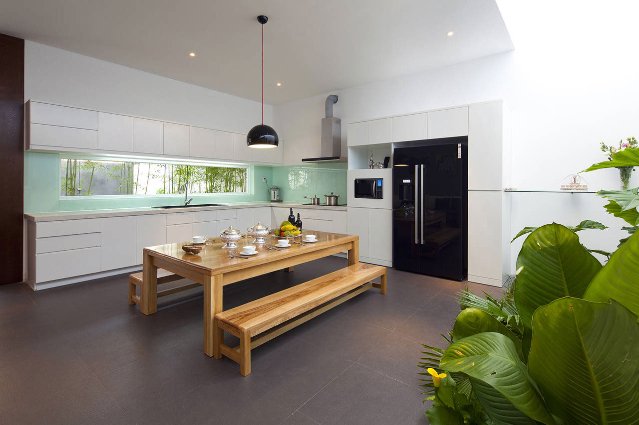 trendy-contemporary-home-minimalist-white-kitchen-cabinet