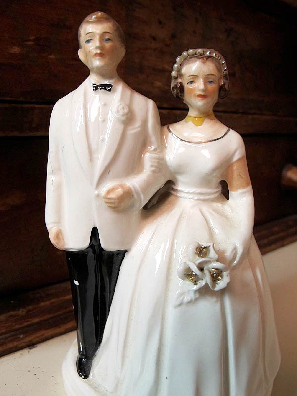 vintage-wedding-cake-topper-ideas