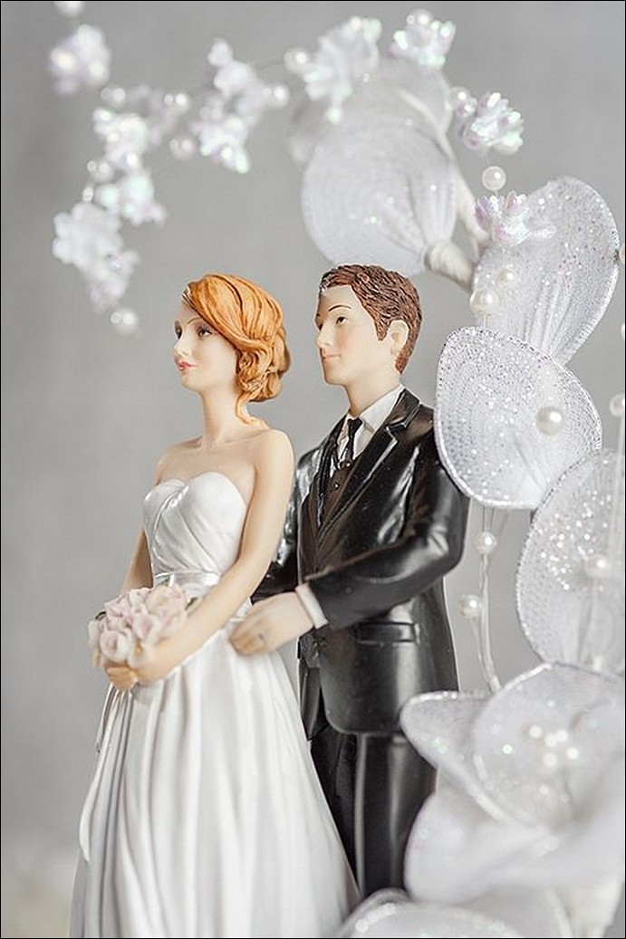 vintage-wedding-cake-toppers-bride-and-groom