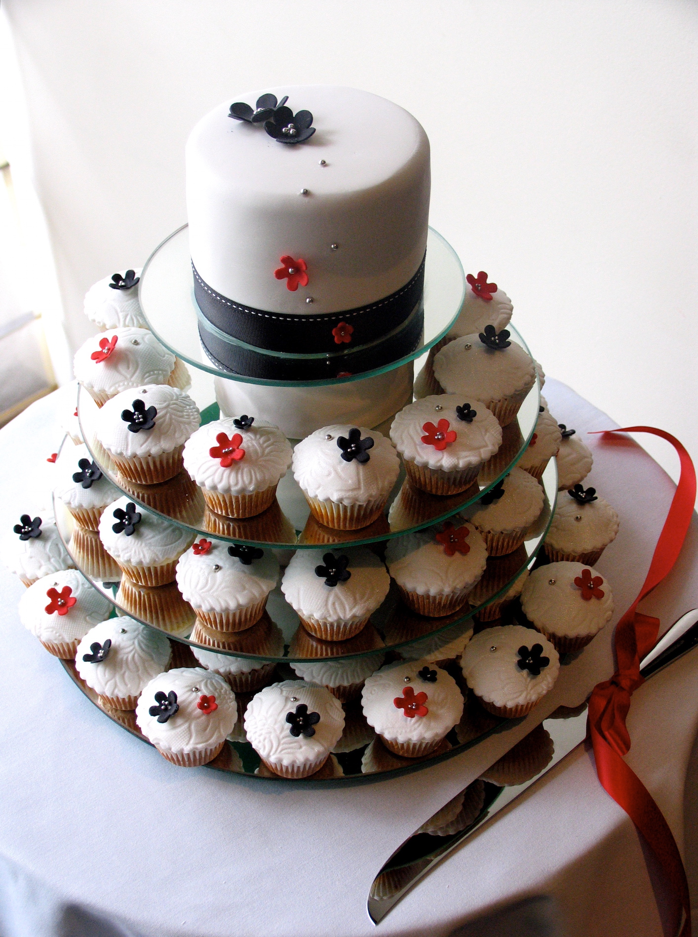 wedding-cakes-made-of-cupcakes-2