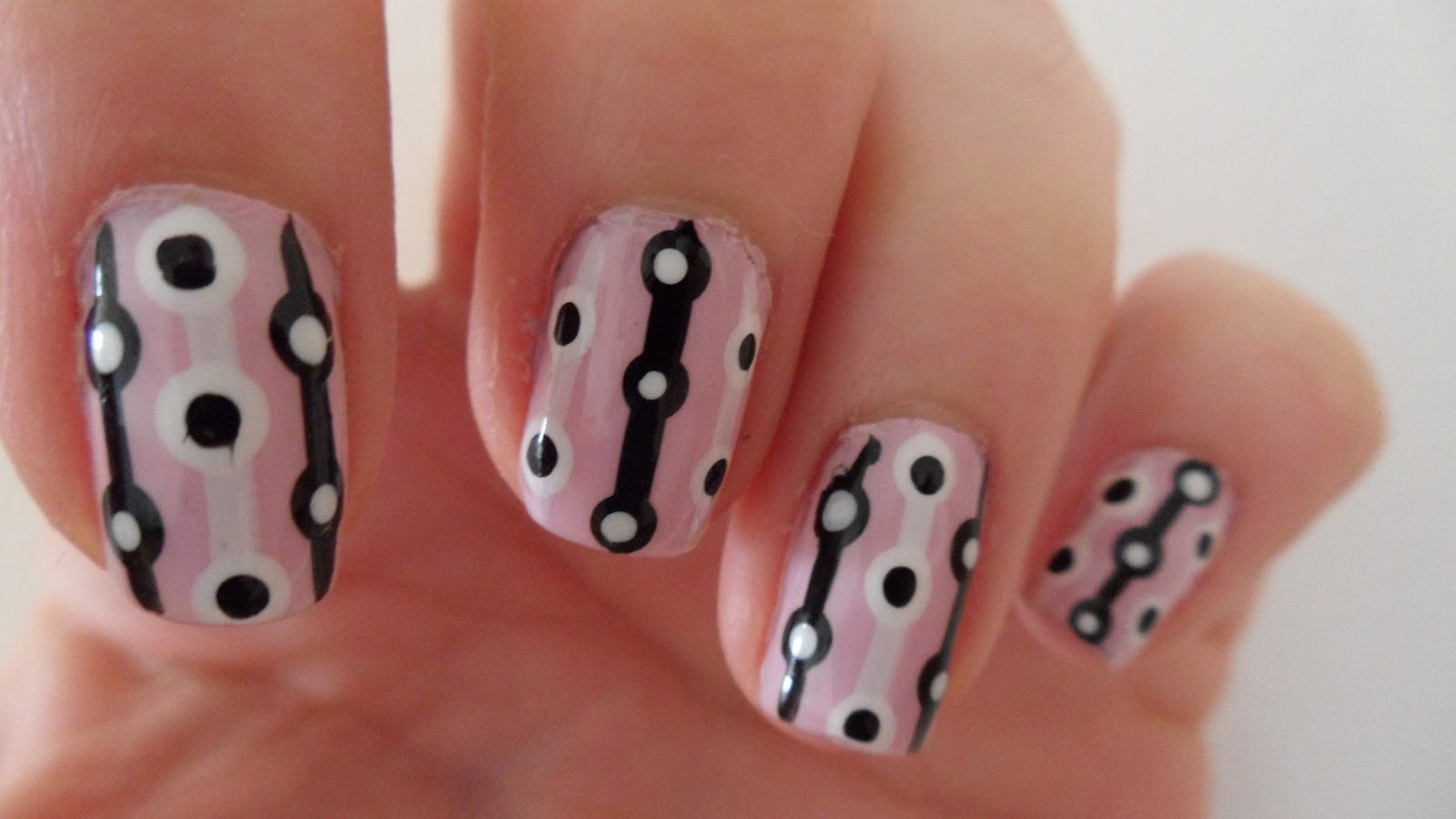 Black-and-White-Nail-Art-Design-Ideas-You-Will-Love