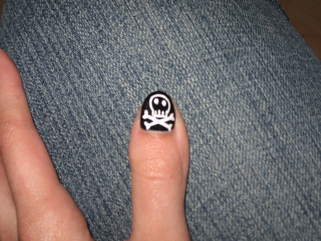 Cute Skull And Crossbones black and white Nail Art