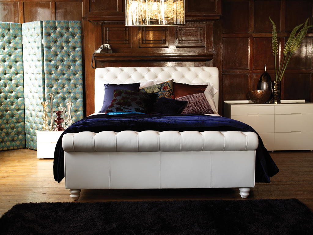 Heal's - Chesterfield Bed