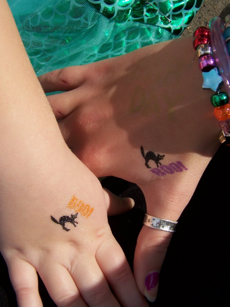 Matching-Sister-Tattoos-on-Hands